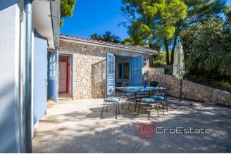 20 2013 64 Brac house sea view for sale