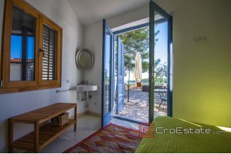 20 2013 64 Brac house sea view for sale