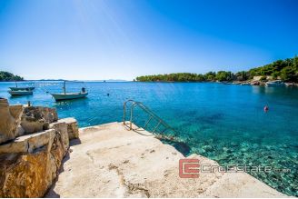 20 2013 64 Brac house sea view for sale