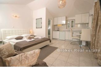 20 2022 191 Sevid villa waterfront for sale