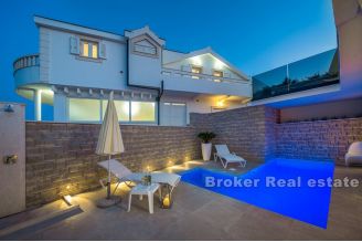 20 2022 191 Sevid villa waterfront for sale