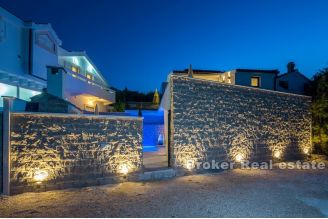 20 2022 191 Sevid villa waterfront for sale