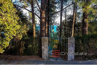 20 4880 30 Zadar area house first row for sale