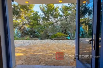 20 4880 30 Zadar area house first row for sale