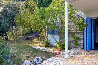 20 4880 30 Zadar area house first row for sale