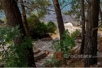 20 4880 30 Zadar area house first row for sale