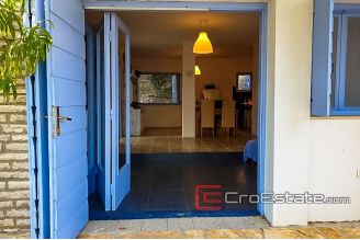 20 4880 30 Zadar area house first row for sale