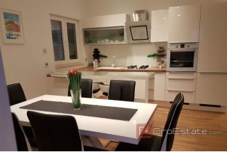 013 2016 375 split bacvice modern three bedrooms apartment for rent