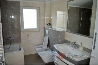 013 2016 375 split bacvice modern three bedrooms apartment for rent
