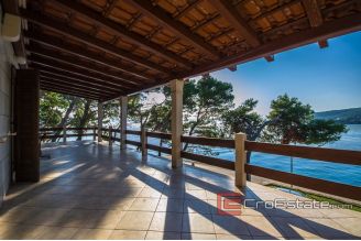15 2013 68 Brac house seafront for sale