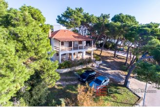 15 2013 68 Brac house seafront for sale
