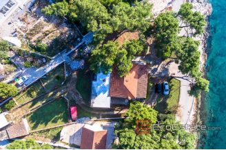 15 2013 68 Brac house seafront for sale