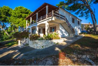 15 2013 68 Brac house seafront for sale