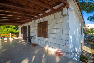 15 2013 68 Brac house seafront for sale
