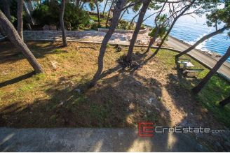 15 2013 68 Brac house seafront for sale