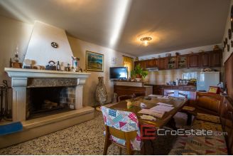 15 2013 68 Brac house seafront for sale