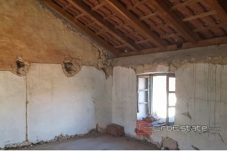 10 4928 Dubrovnik area house for renovation sale