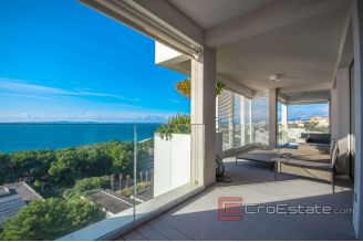 020 2024 68 split luxury three bedrooms apartment for sale