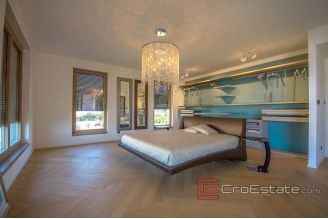 020 2024 68 split luxury three bedrooms apartment for sale