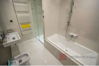 020 2024 68 split luxury three bedrooms apartment for sale