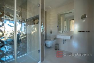 020 2024 68 split luxury three bedrooms apartment for sale