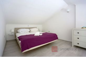 020 2019 98 podstrana twe bedrooms apartment for sale