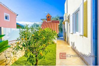 20 2019 69 Rogoznica area house swimming pool for sale