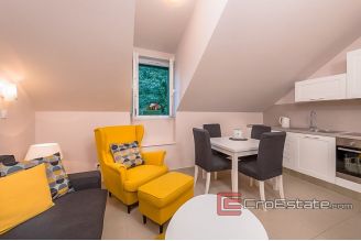19 2018 118 Split stone house for sale