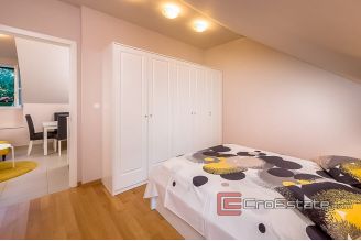 19 2018 118 Split stone house for sale
