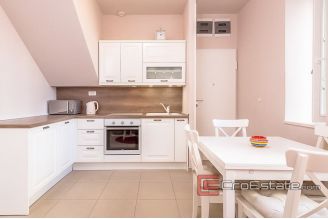19 2018 118 Split stone house for sale