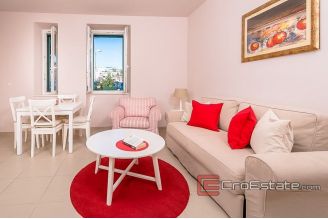 19 2018 118 Split stone house for sale