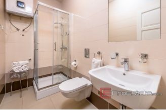 19 2018 118 Split stone house for sale