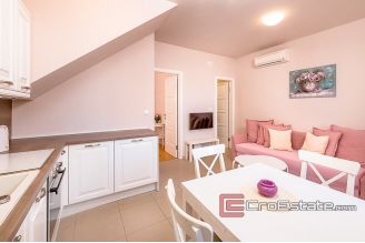 19 2018 118 Split stone house for sale