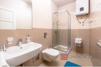 19 2018 118 Split stone house for sale