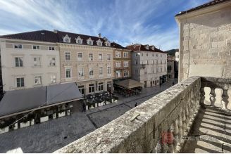 009 2024 44 Split center Three storey apartment in center for sale