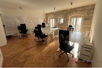 009 2024 44 Split center Three storey apartment in center for sale