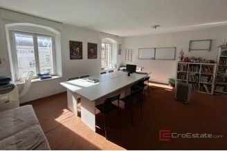 009 2024 44 Split center Three storey apartment in center for sale