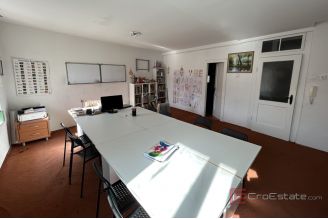 009 2024 44 Split center Three storey apartment in center for sale