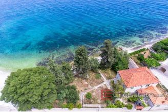12 2019 62 Brac stone house seafront for sale