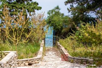 12 2019 62 Brac stone house seafront for sale