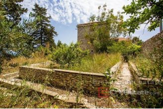 12 2019 62 Brac stone house seafront for sale