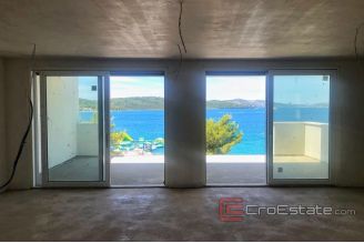 011 2022 171 island ciovo beachfront penthouse for sale