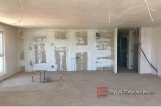011 2022 171 island ciovo beachfront penthouse for sale