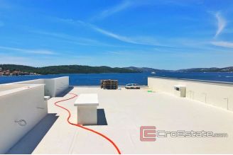 011 2022 171 island ciovo beachfront penthouse for sale