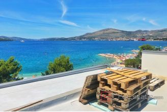 011 2022 171 island ciovo beachfront penthouse for sale