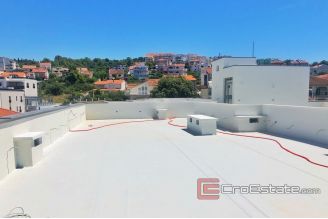 011 2022 171 island ciovo beachfront penthouse for sale