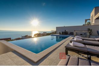 020 2022 197 Omis villa swimming pool for sale