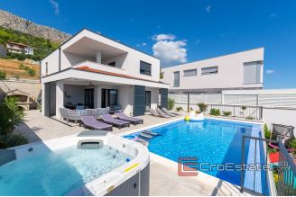 020 2022 197 Omis villa swimming pool for sale