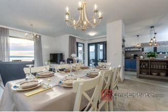 020 2022 197 Omis villa swimming pool for sale