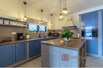 020 2022 197 Omis villa swimming pool for sale